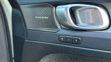 Volvo XC40 2.0 B4P Ultra Dark 5dr Auto Petrol Estate